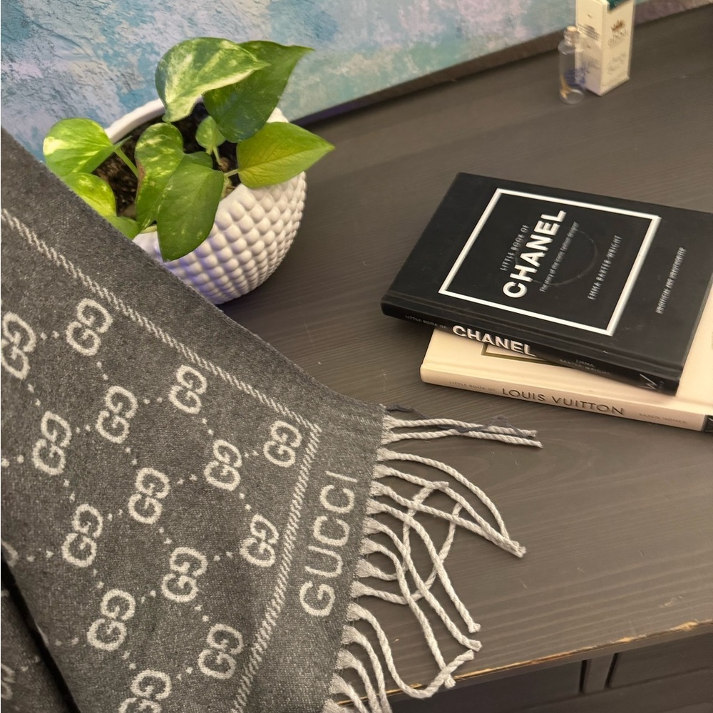 Gucci Light Gray GG Patterned Scarf - Picture 8 of 10